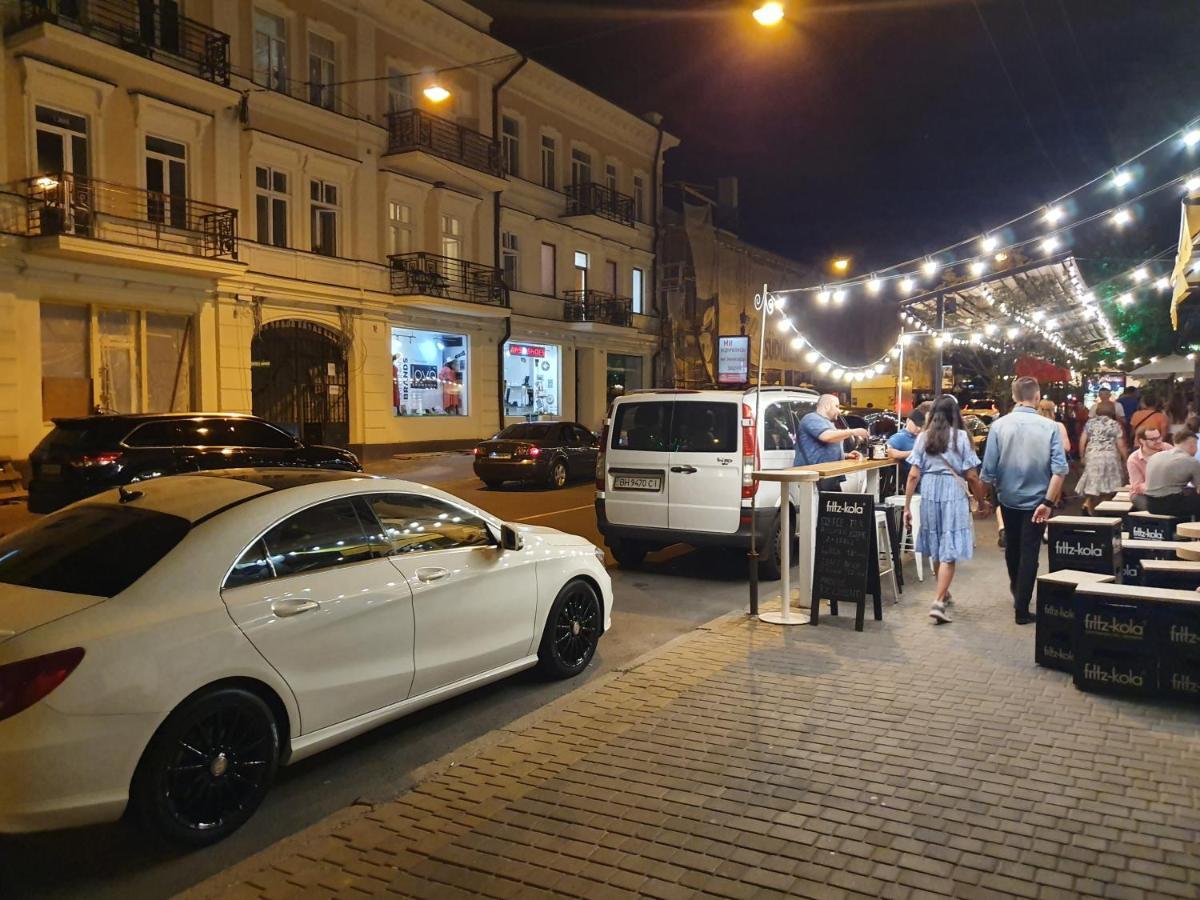 Central Apartments Одесса Экстерьер фото
