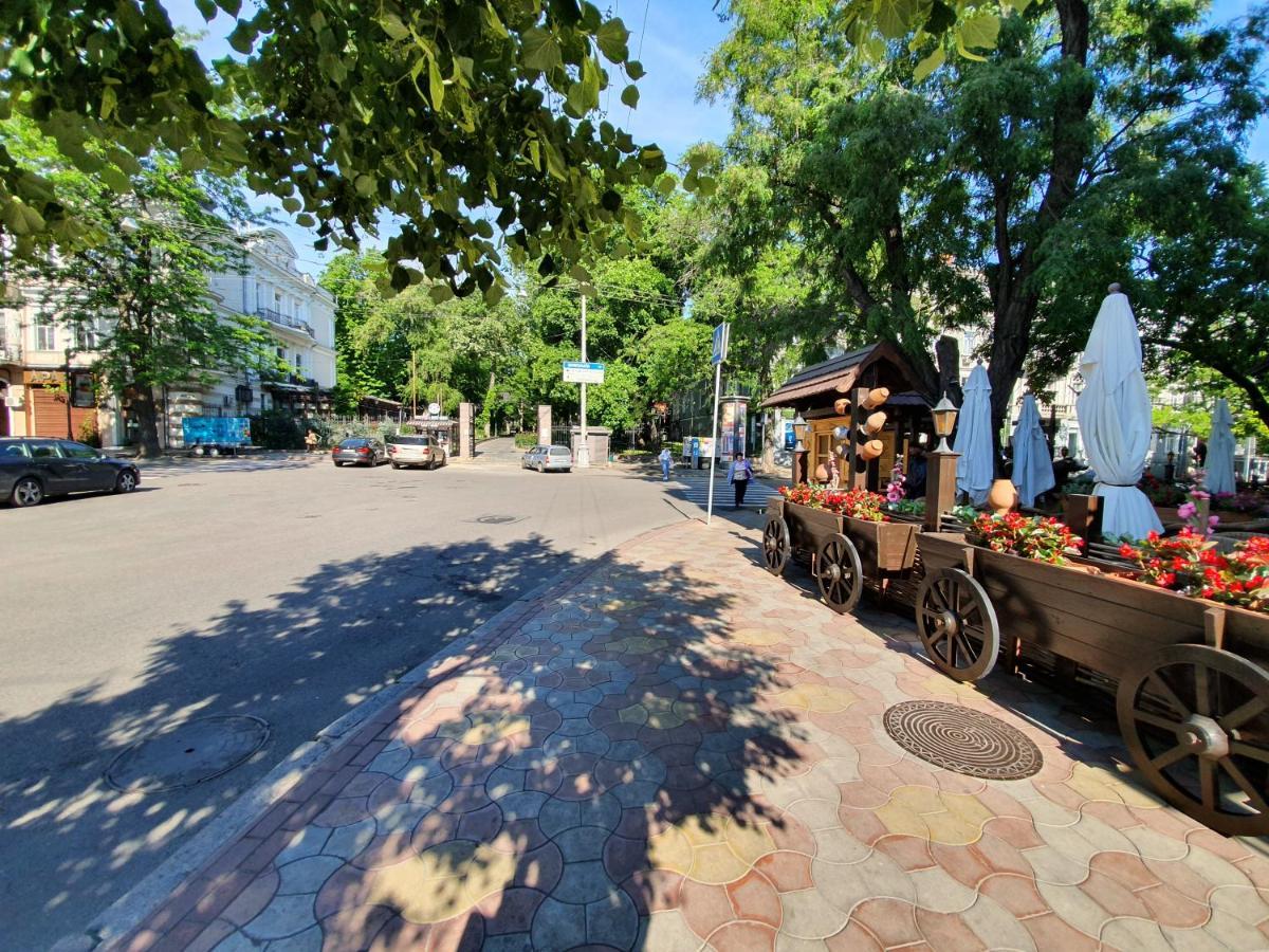 Central Apartments Одесса Экстерьер фото